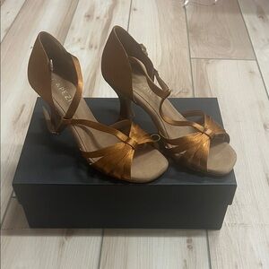 Capezio Sara BR4016W
CIN
NEW